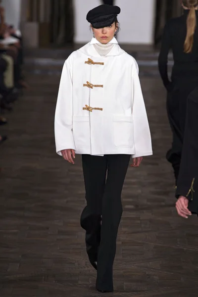 Look 5
